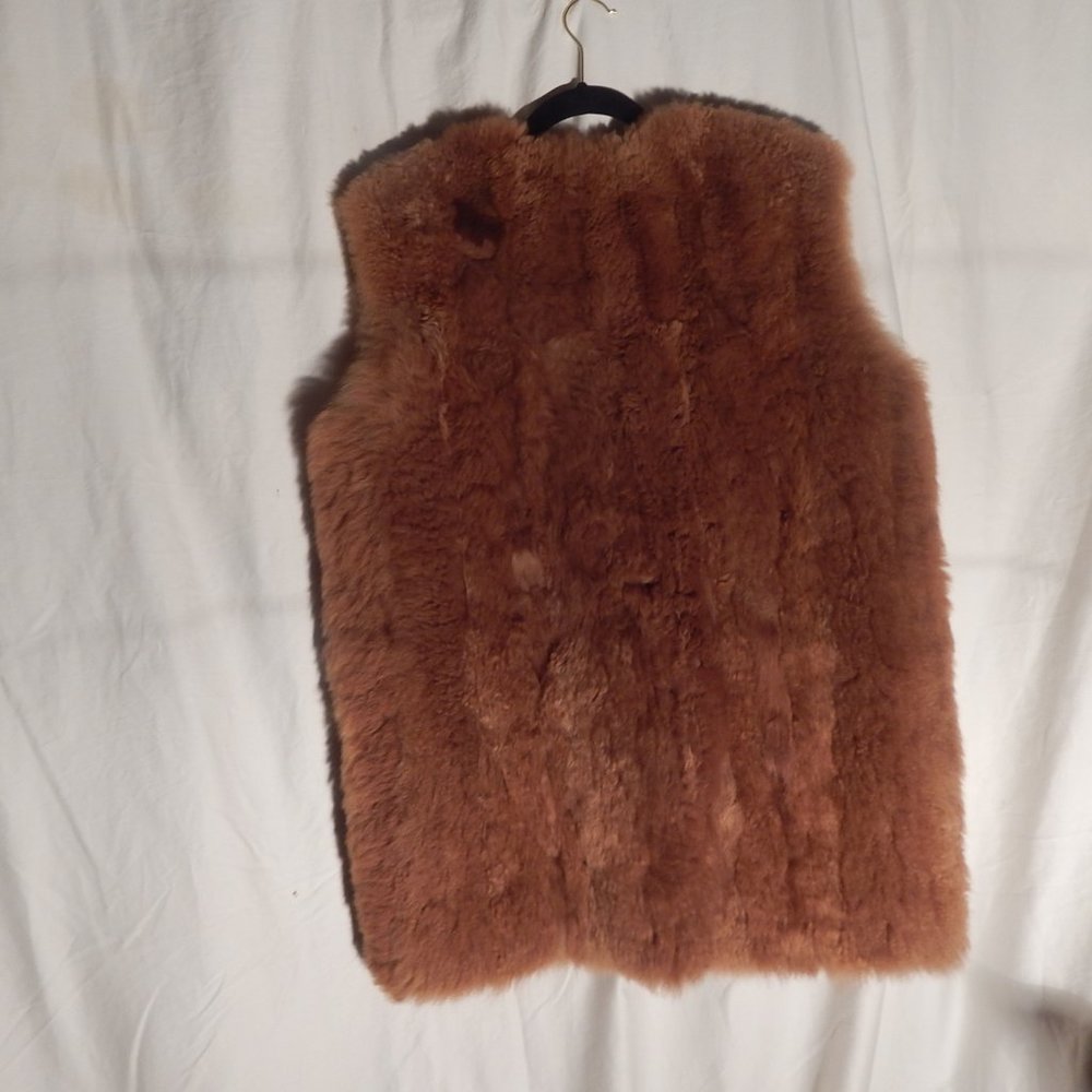 FUR VEST - Picture 2 of 3